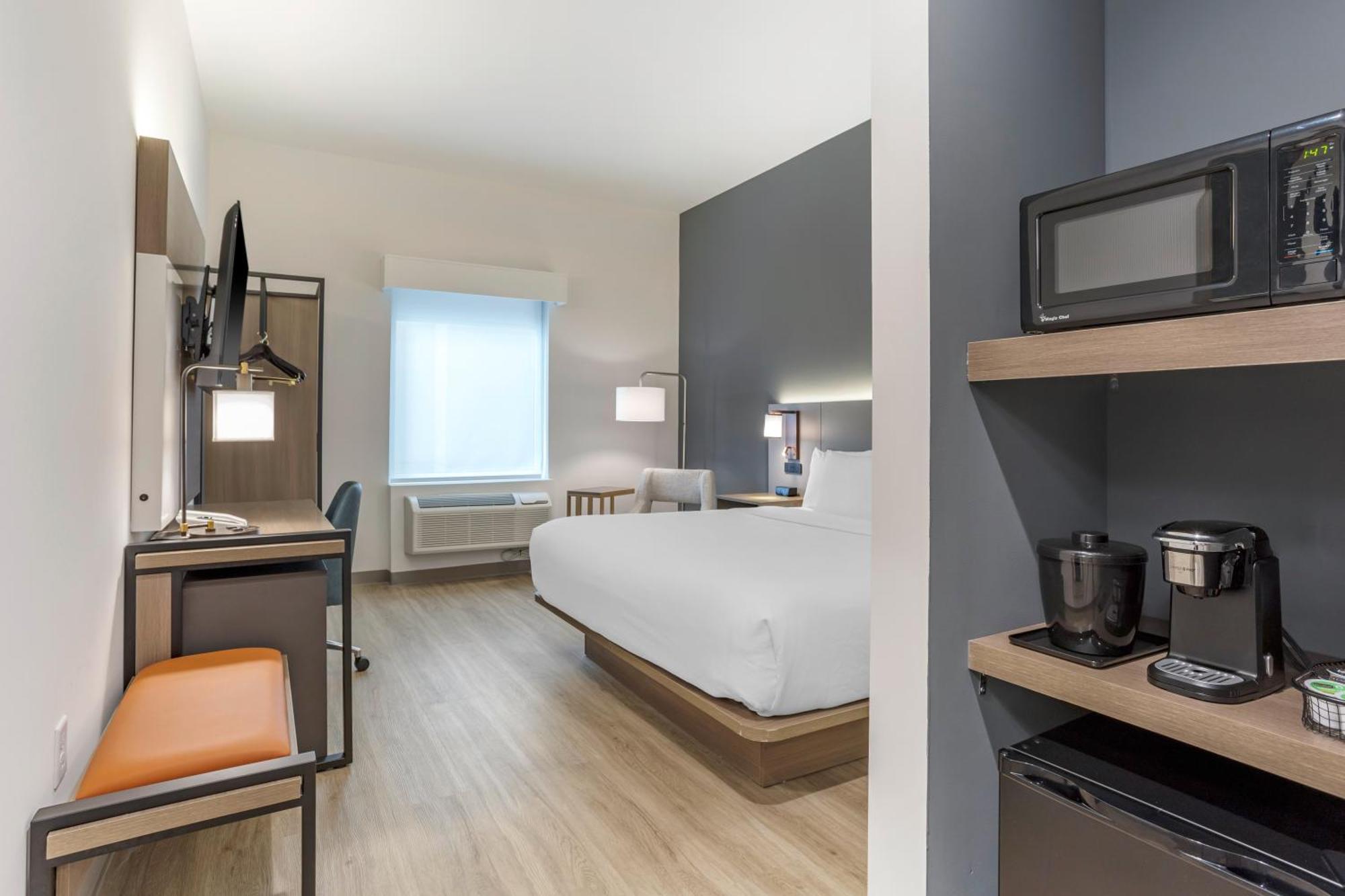 Comfort Inn & Suites Newark Liberty International Airport Экстерьер фото