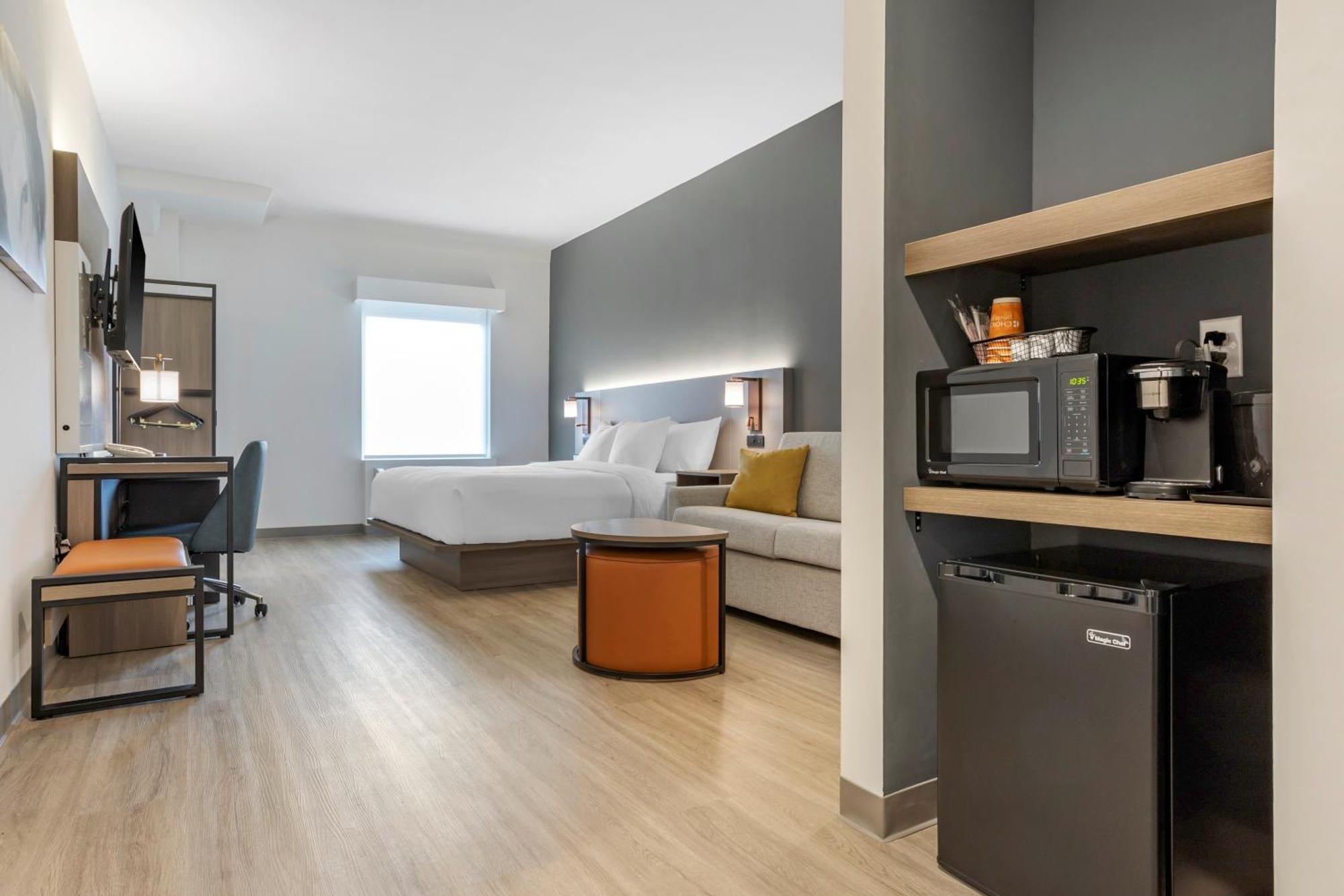 Comfort Inn & Suites Newark Liberty International Airport Экстерьер фото