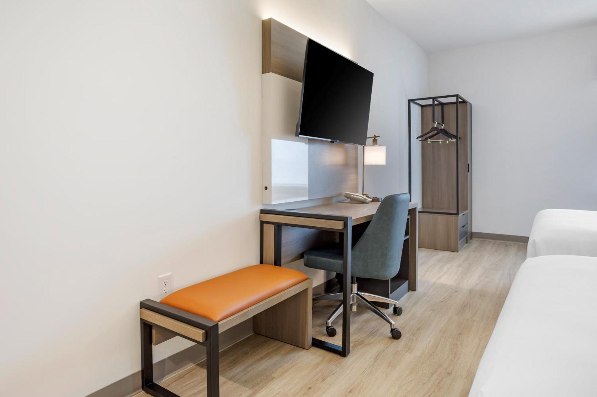 Comfort Inn & Suites Newark Liberty International Airport Экстерьер фото