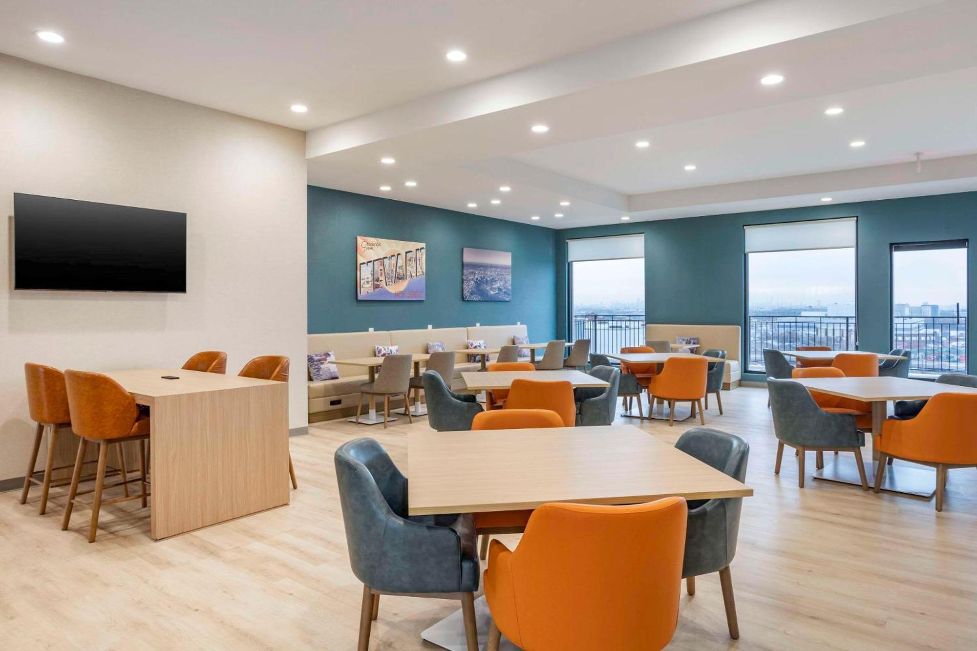 Comfort Inn & Suites Newark Liberty International Airport Экстерьер фото