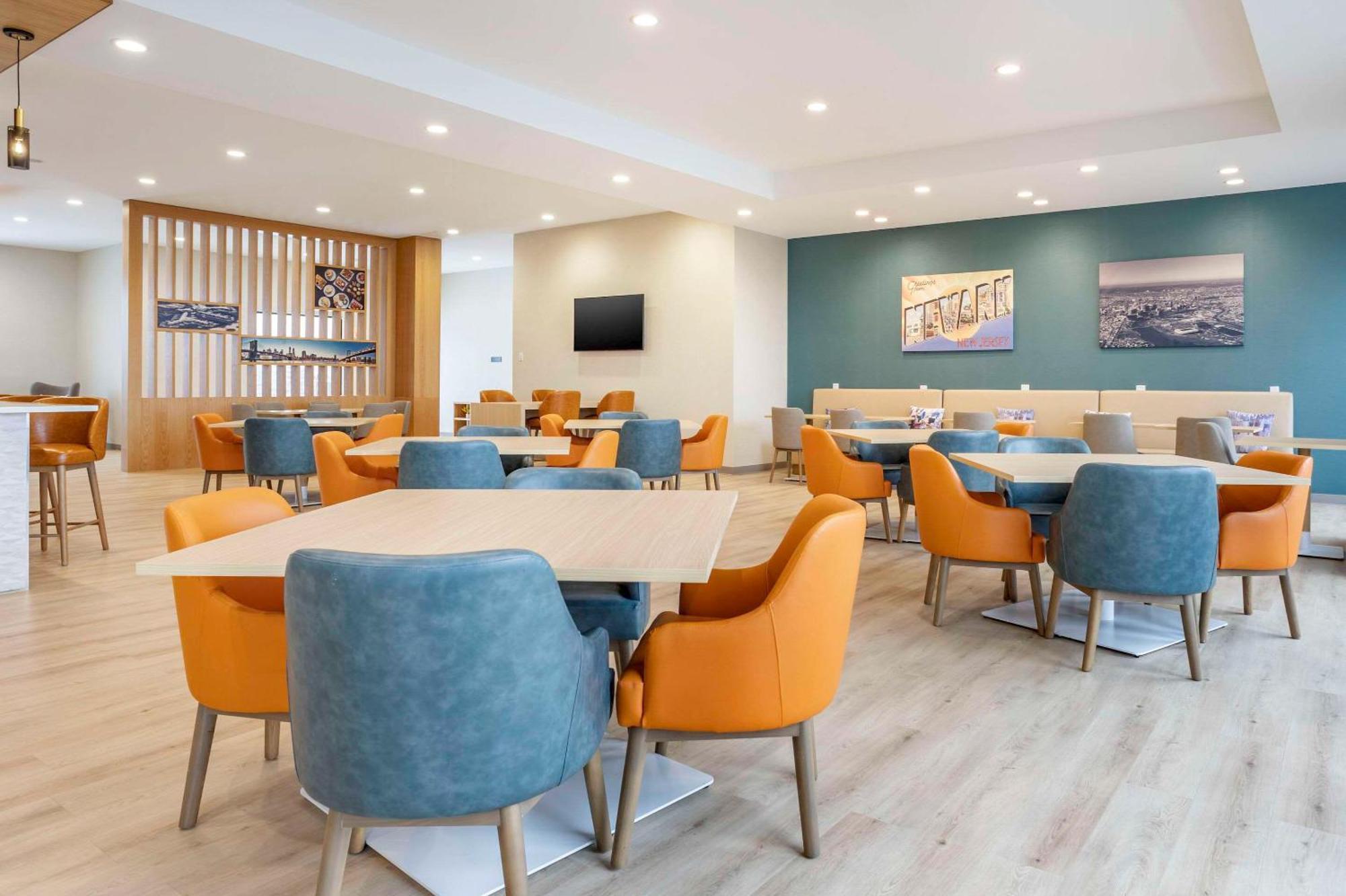 Comfort Inn & Suites Newark Liberty International Airport Экстерьер фото
