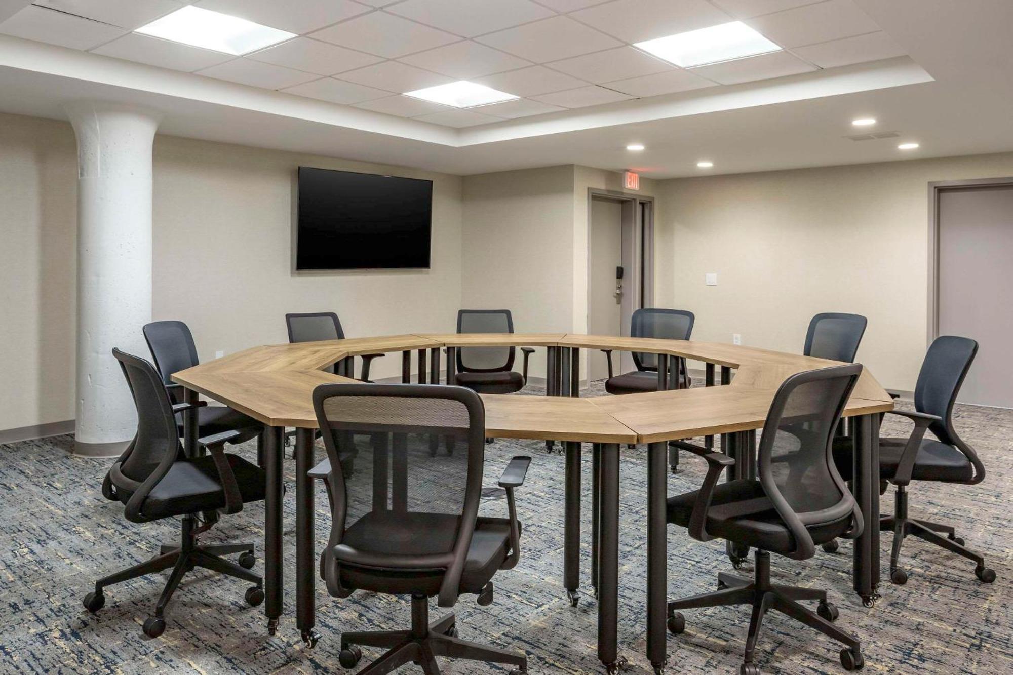 Comfort Inn & Suites Newark Liberty International Airport Экстерьер фото