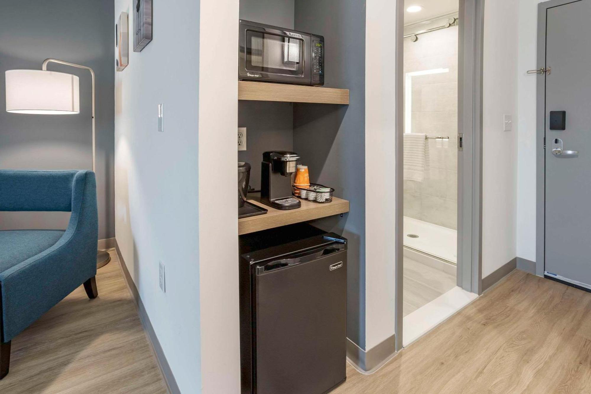 Comfort Inn & Suites Newark Liberty International Airport Экстерьер фото