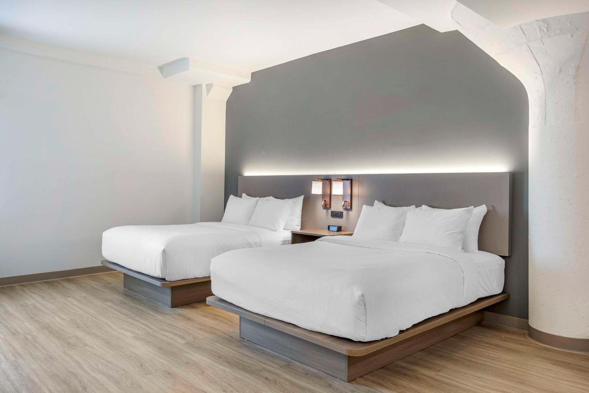 Comfort Inn & Suites Newark Liberty International Airport Экстерьер фото