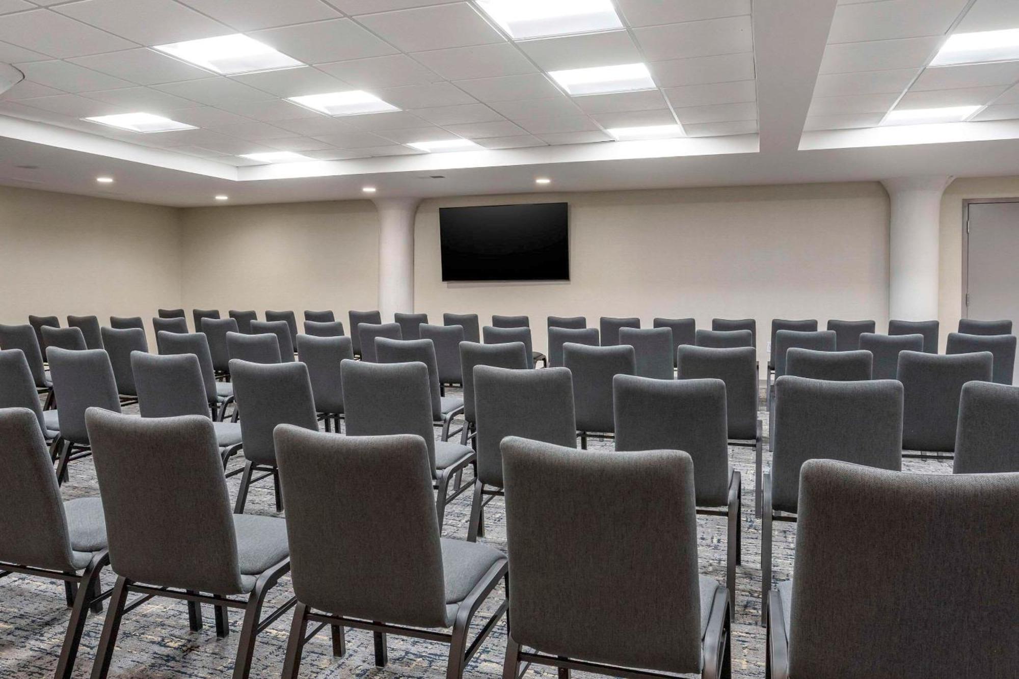 Comfort Inn & Suites Newark Liberty International Airport Экстерьер фото