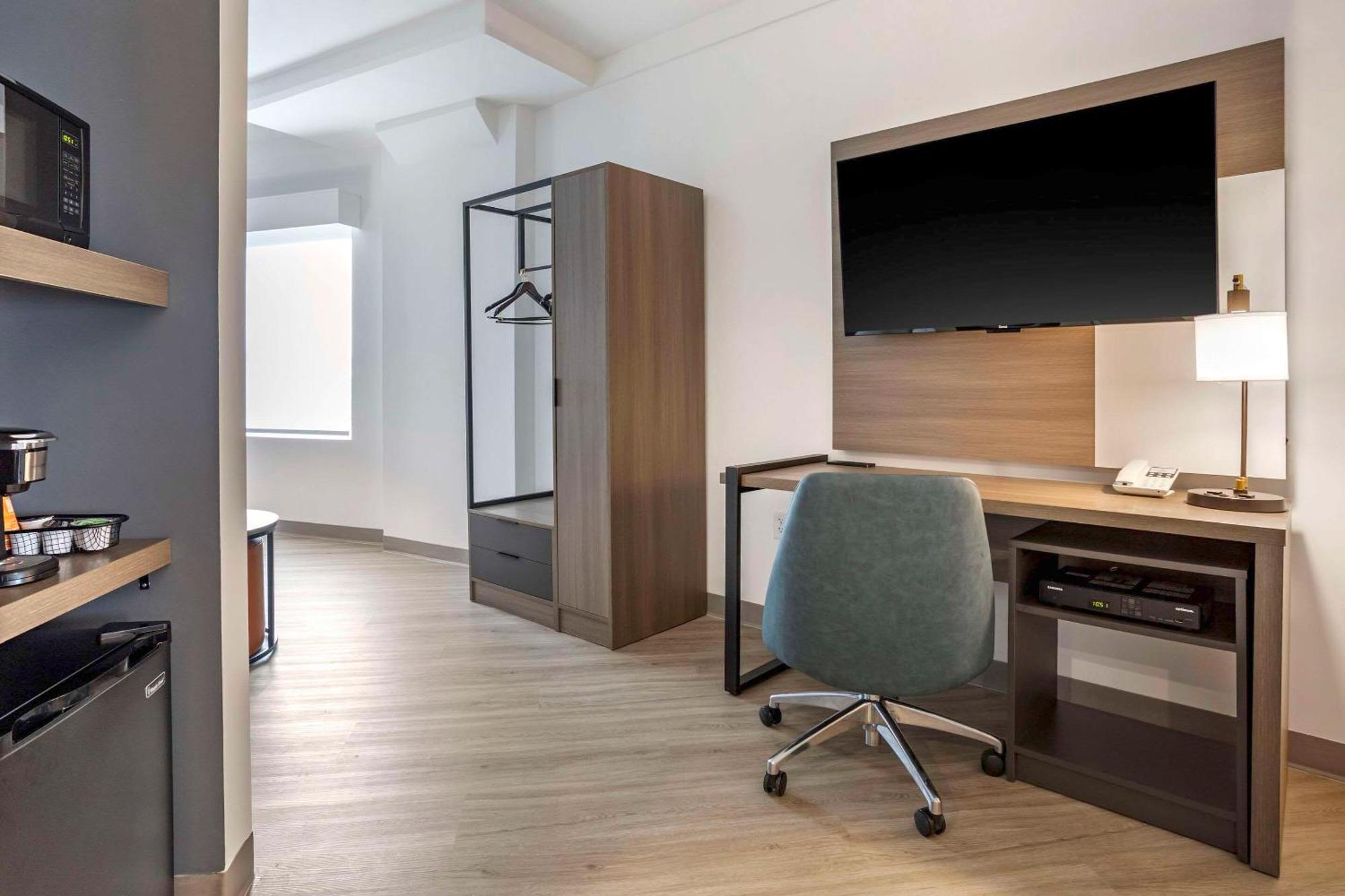 Comfort Inn & Suites Newark Liberty International Airport Экстерьер фото