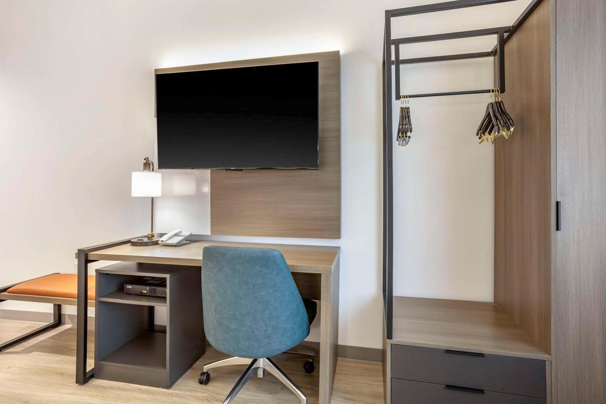 Comfort Inn & Suites Newark Liberty International Airport Экстерьер фото