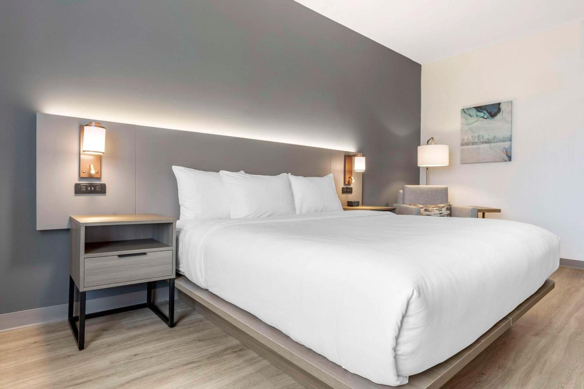 Comfort Inn & Suites Newark Liberty International Airport Экстерьер фото