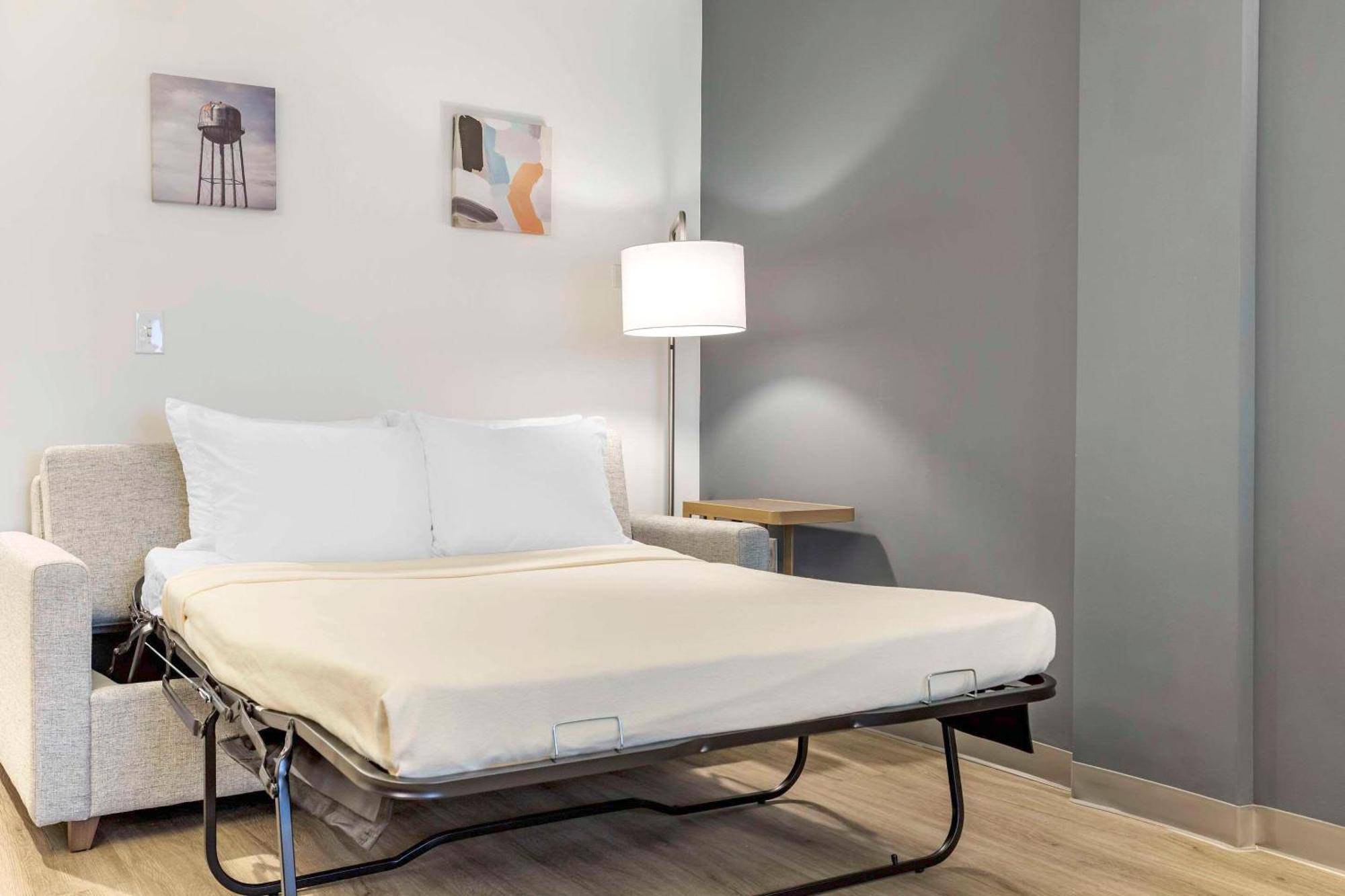 Comfort Inn & Suites Newark Liberty International Airport Экстерьер фото