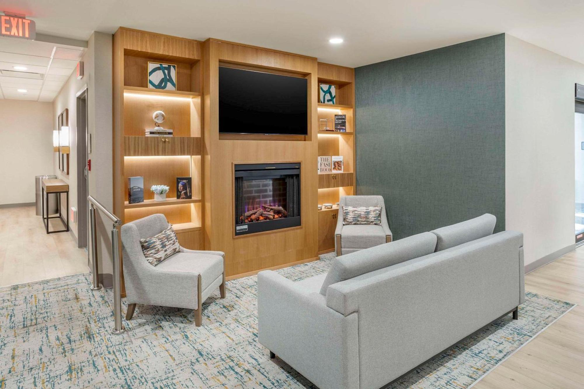 Comfort Inn & Suites Newark Liberty International Airport Экстерьер фото