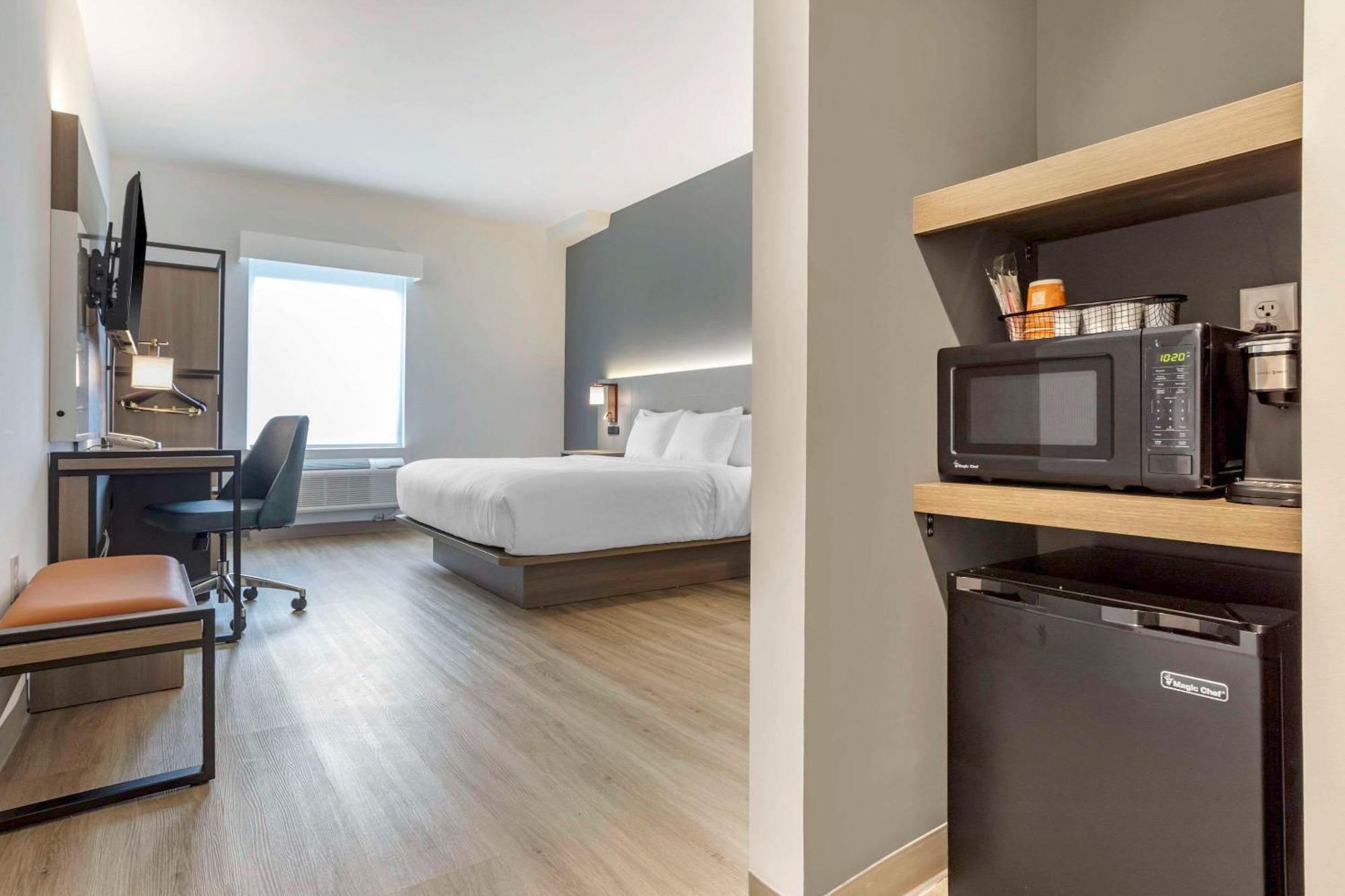 Comfort Inn & Suites Newark Liberty International Airport Экстерьер фото