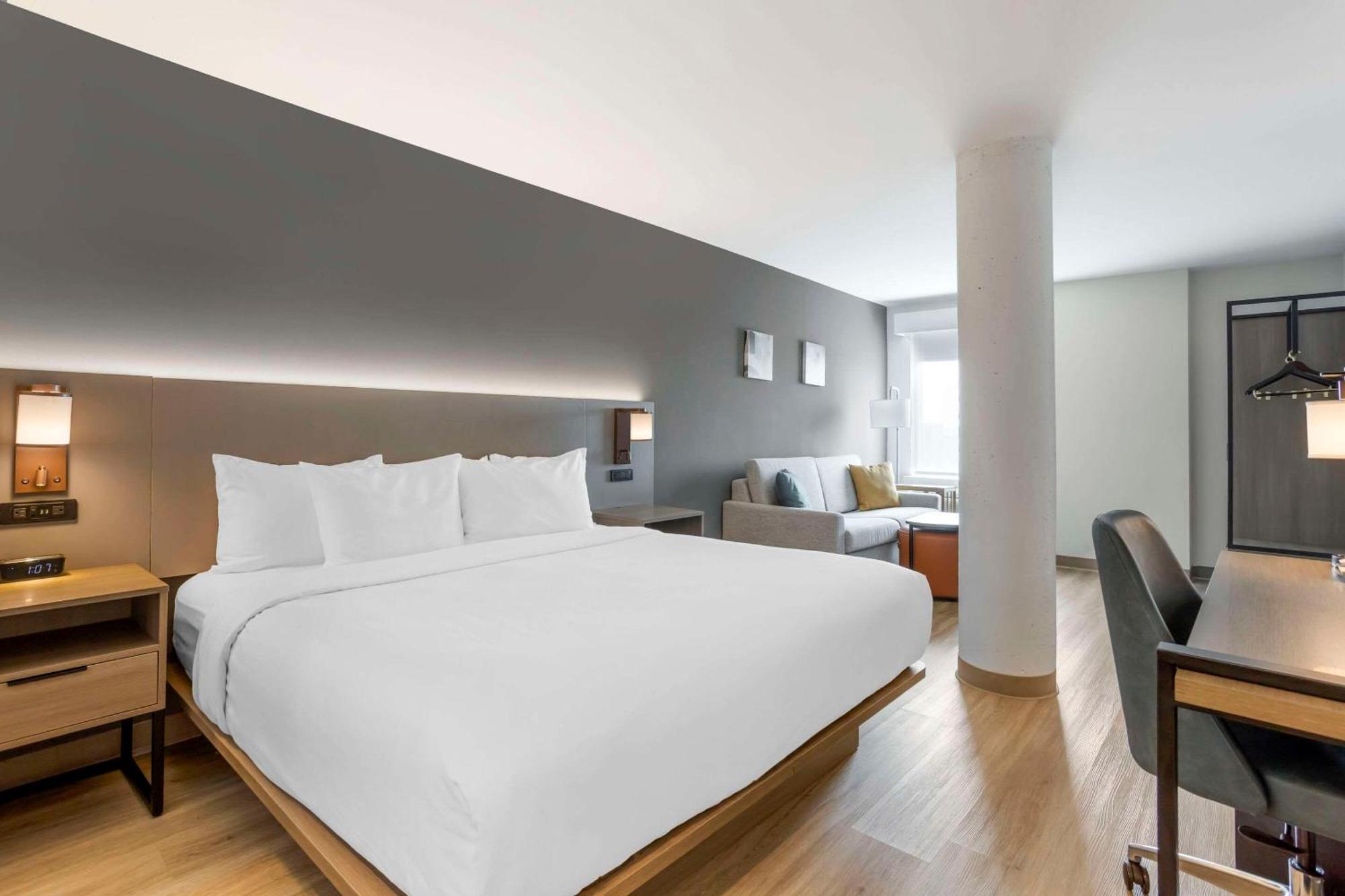 Comfort Inn & Suites Newark Liberty International Airport Экстерьер фото