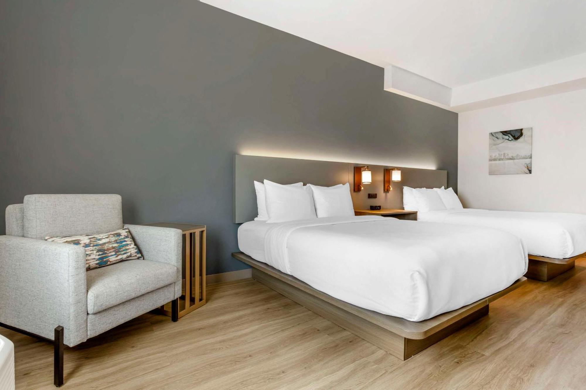 Comfort Inn & Suites Newark Liberty International Airport Экстерьер фото