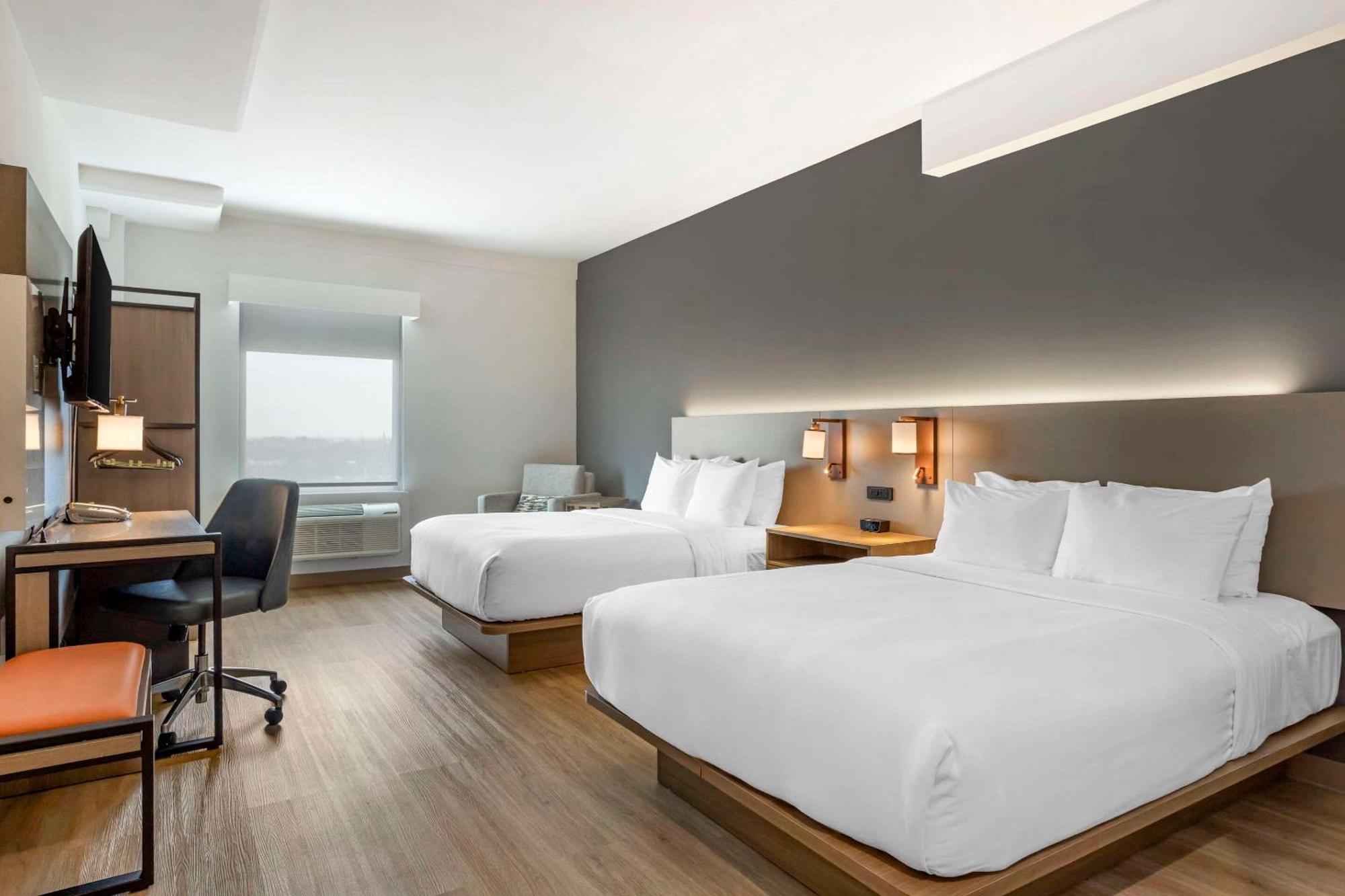 Comfort Inn & Suites Newark Liberty International Airport Экстерьер фото