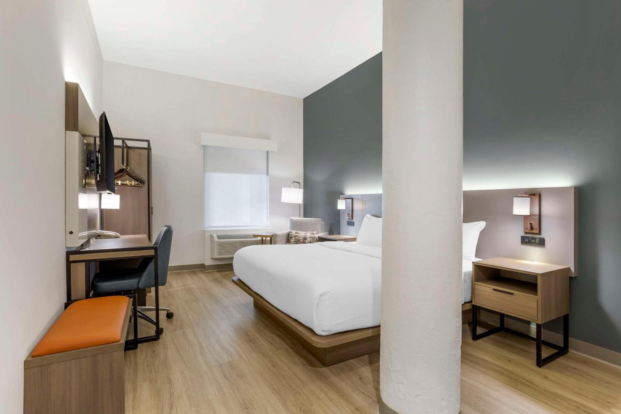 Comfort Inn & Suites Newark Liberty International Airport Экстерьер фото