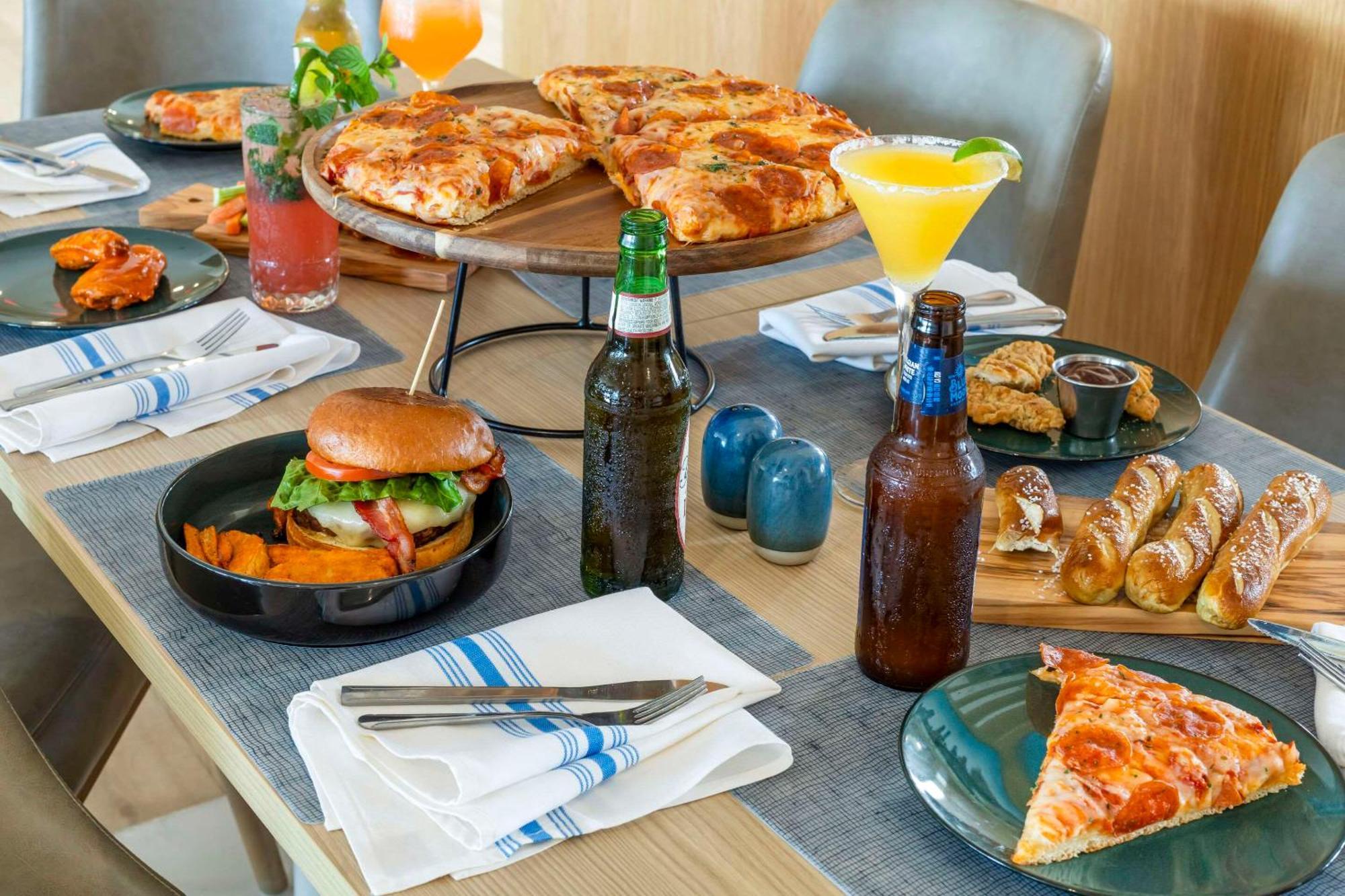 Comfort Inn & Suites Newark Liberty International Airport Экстерьер фото