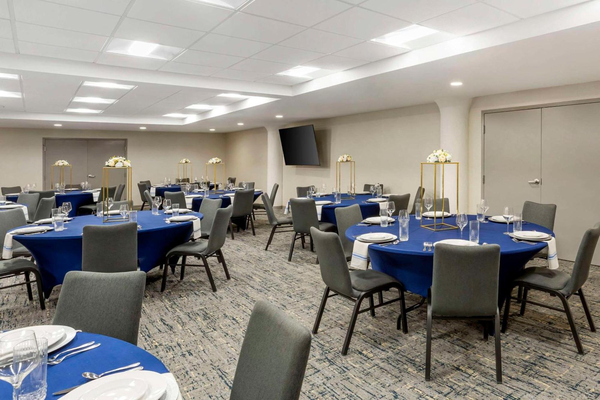 Comfort Inn & Suites Newark Liberty International Airport Экстерьер фото