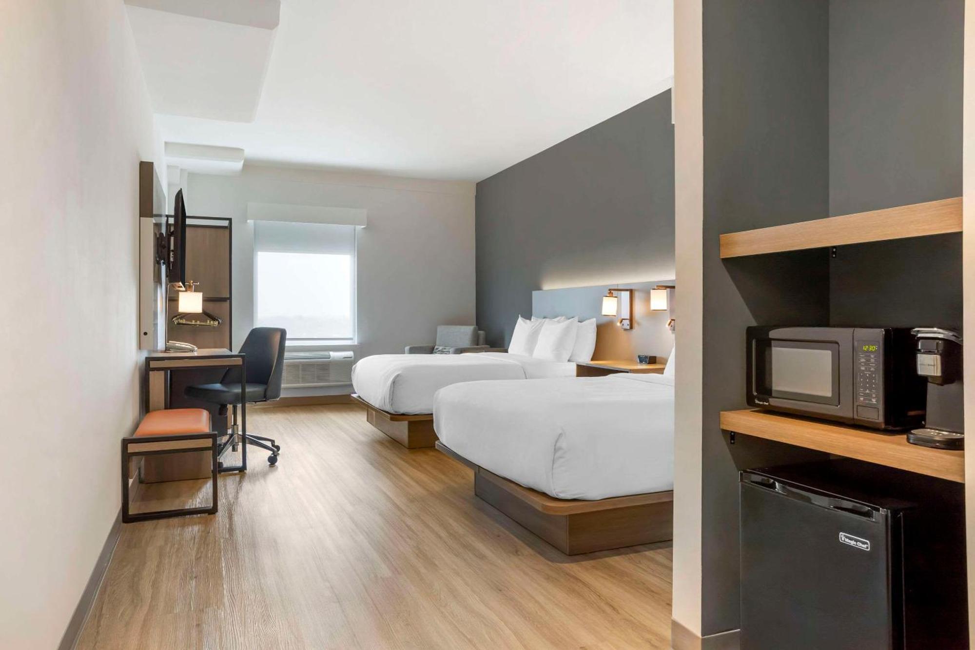 Comfort Inn & Suites Newark Liberty International Airport Экстерьер фото